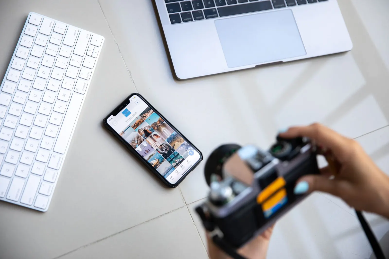 Person photographing devices for social content